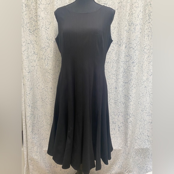 Calvin Klein black sleeveless dress Size12 Worn once zip up back swing skirt - Picture 3 of 11